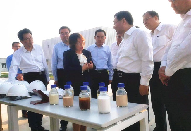 陕西省委书记胡和平一行调研蒲城Z6尊龙 新资料出产基地建设项目