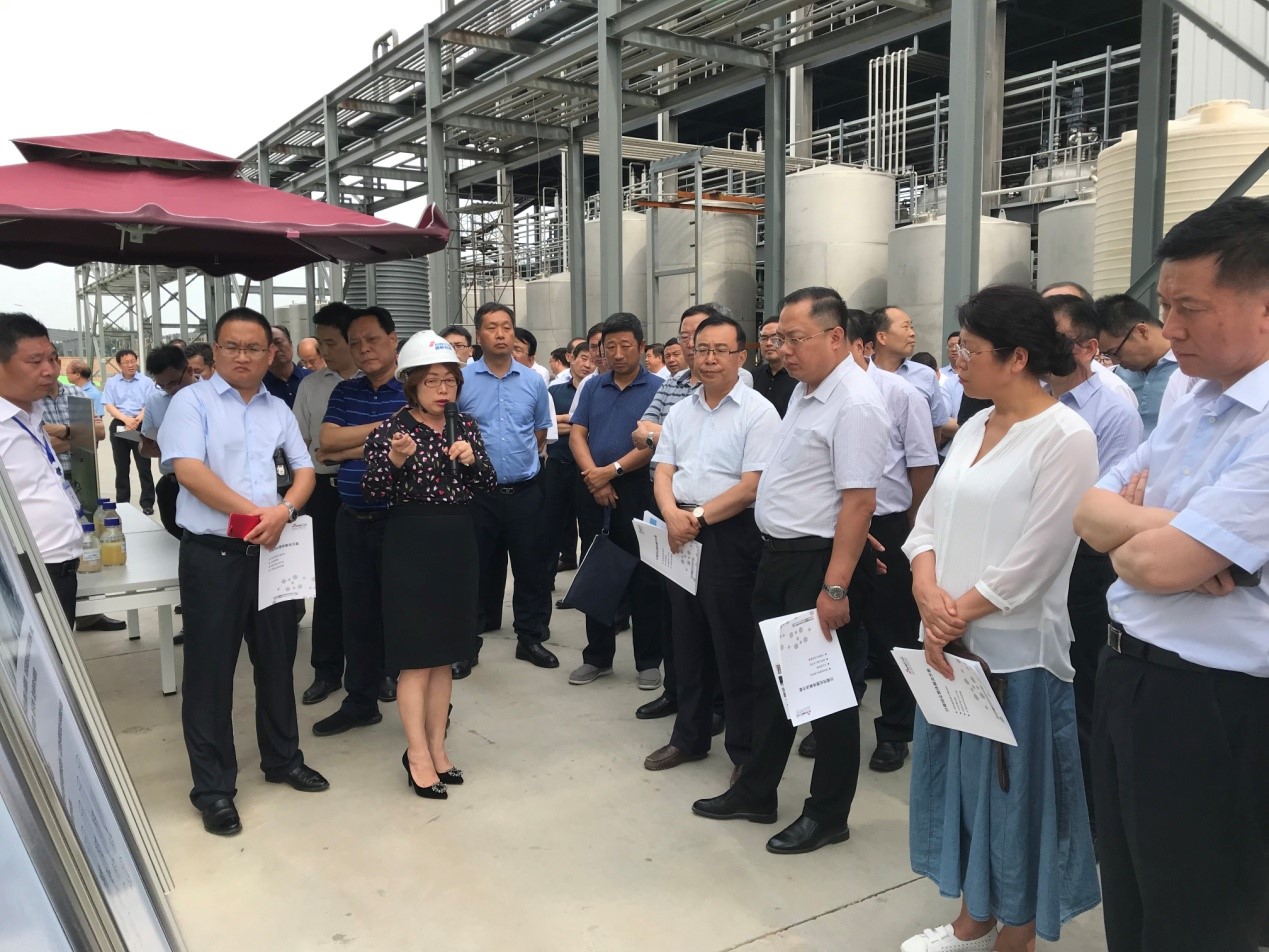 刘国中省长一行观摩蒲城Z6尊龙科技建设项目