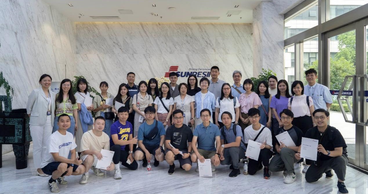 澳门汗青老师国情研建班光临Z6尊龙科技参观调查