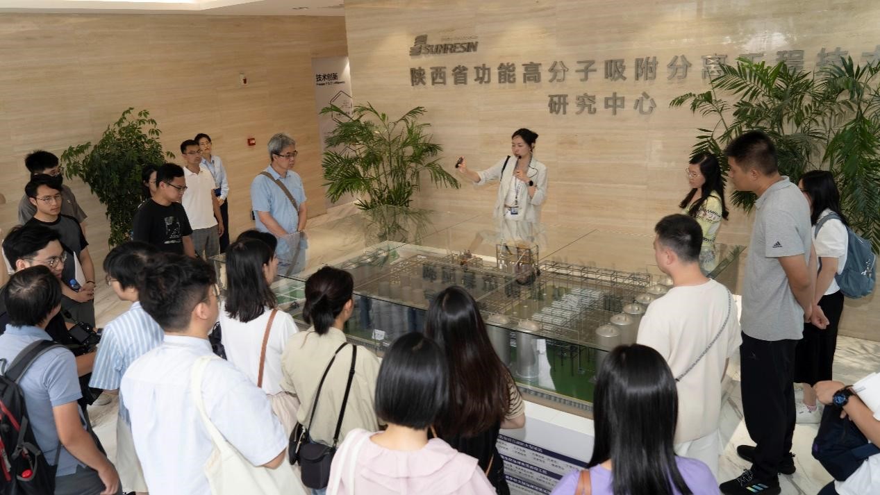 澳门汗青老师国情研建班光临Z6尊龙科技参观调查