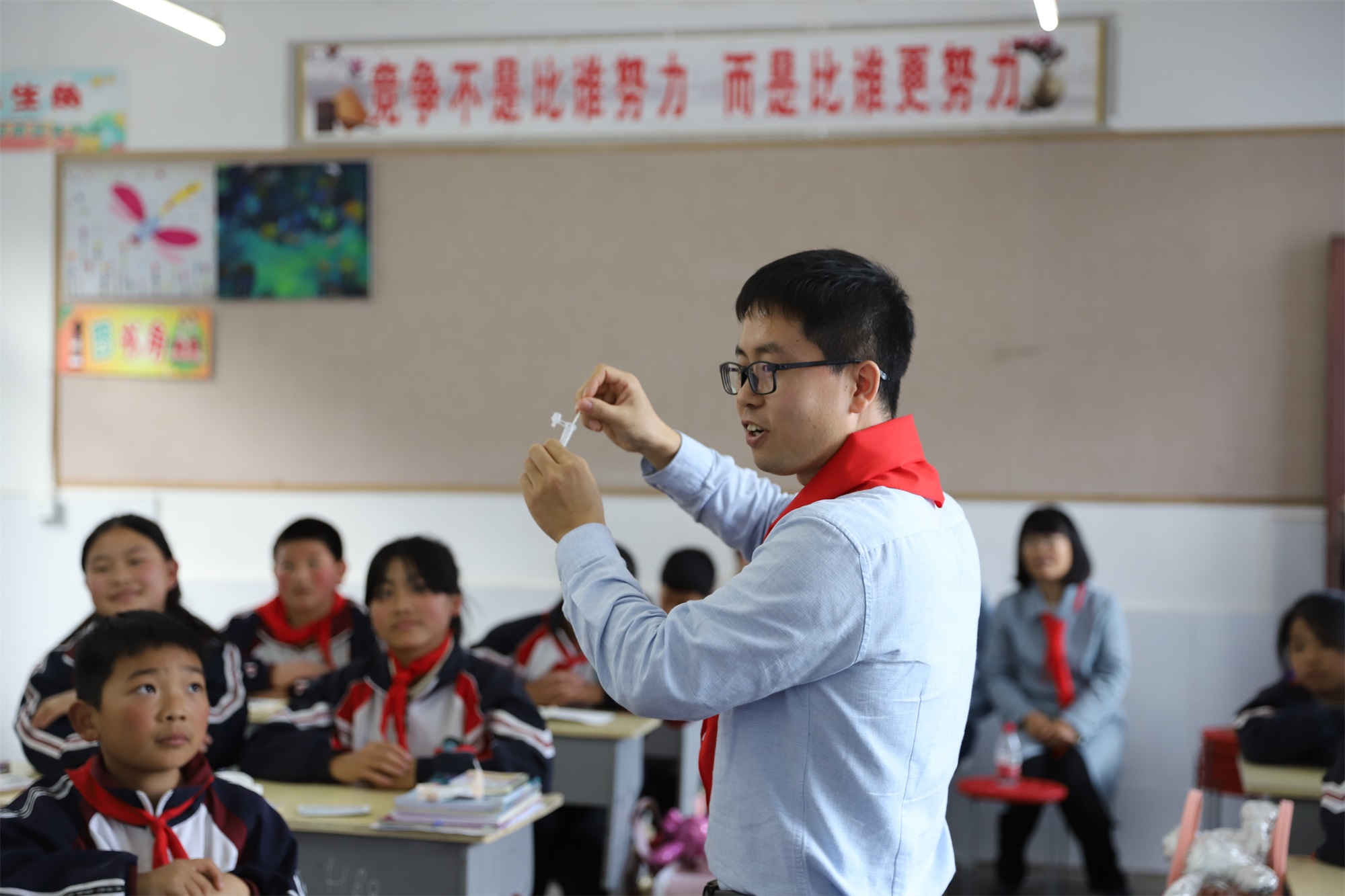 Z6尊龙科技·博士讲堂 关爱村落儿童爱心科普进校园公益活动圆满实现